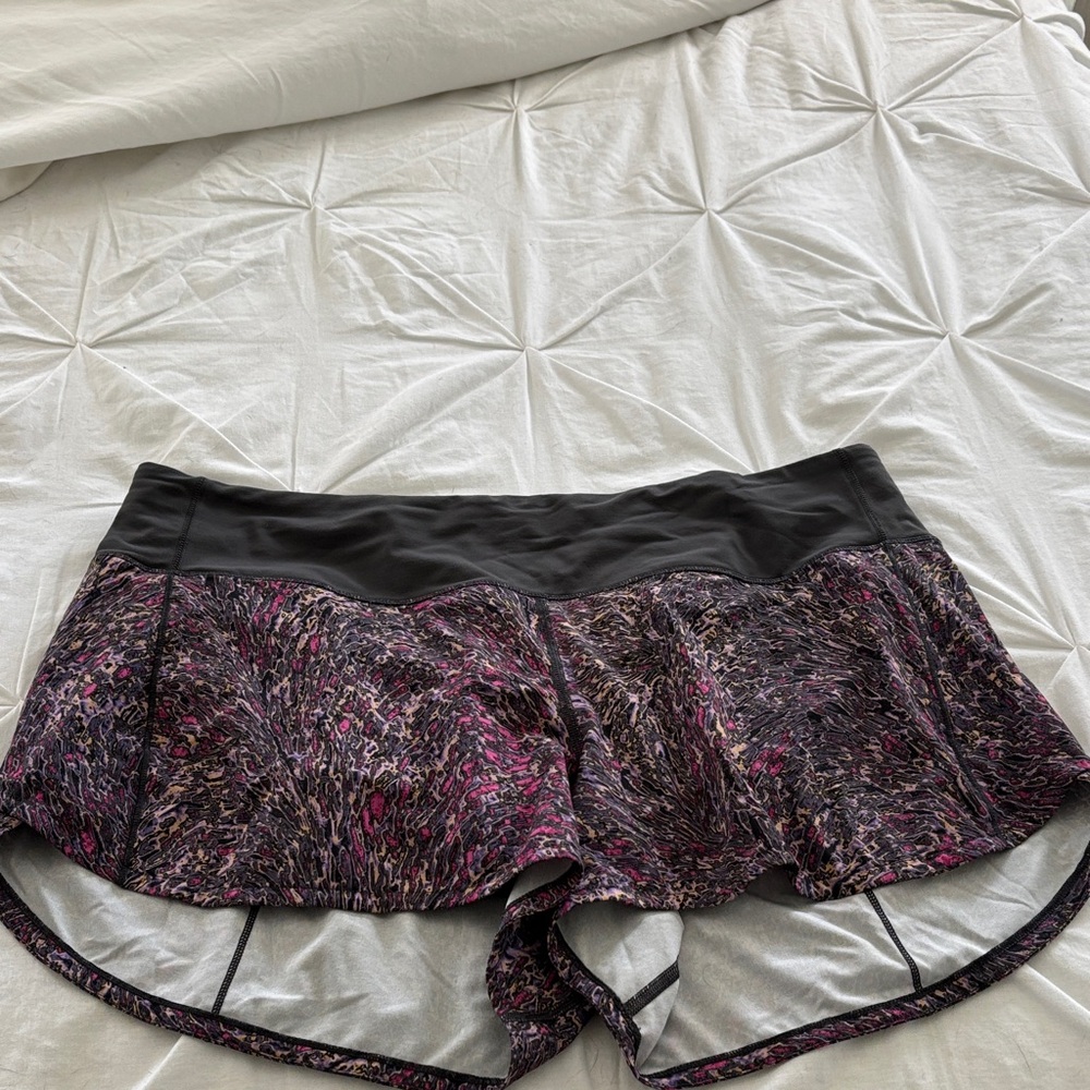 Women's speed up 4 in inseam. In great condition.